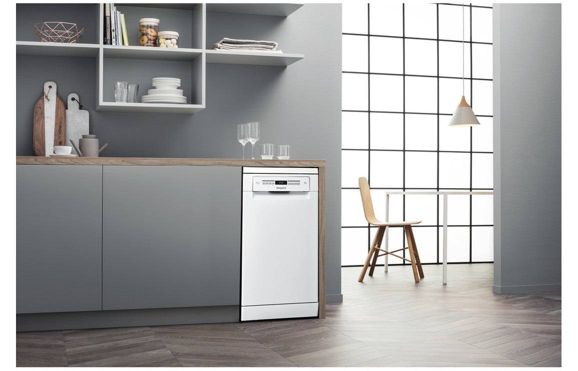 Hotpoint White: HSFO 3T223 W UK N F/S; St/Steel: HSFO 3T223 W X UK N F/S Slimline 10 Place Dishwasher