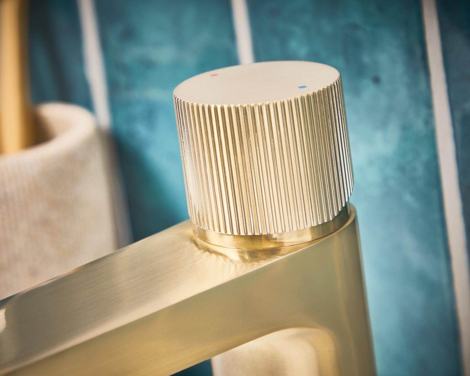 Mono Basin Mixer Brushed Brass
